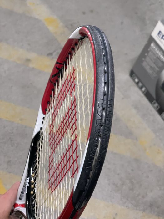 Raquete de Ténis Wilson Vermelha/Branca/Preta – Excelente Estado