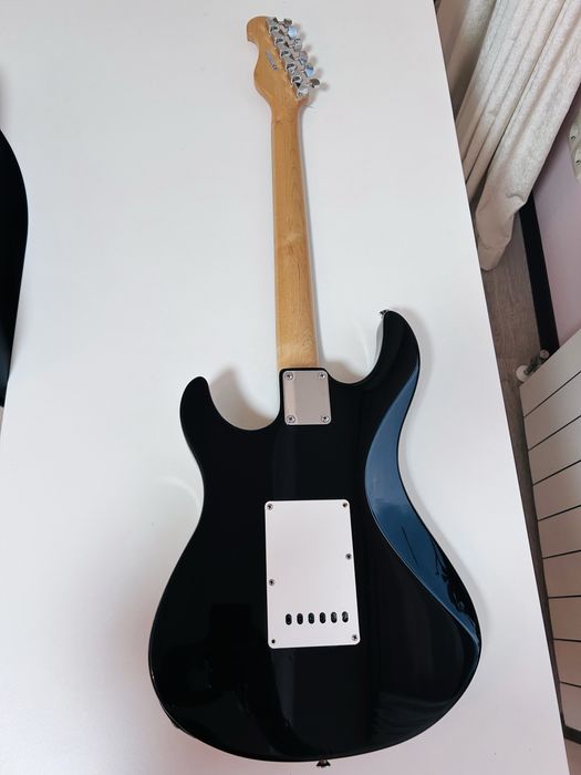 Електрогітара Yamaha EG 112
