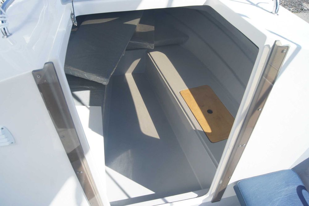 Łódź kabinowa wedkarska roman 425  Iława okazja