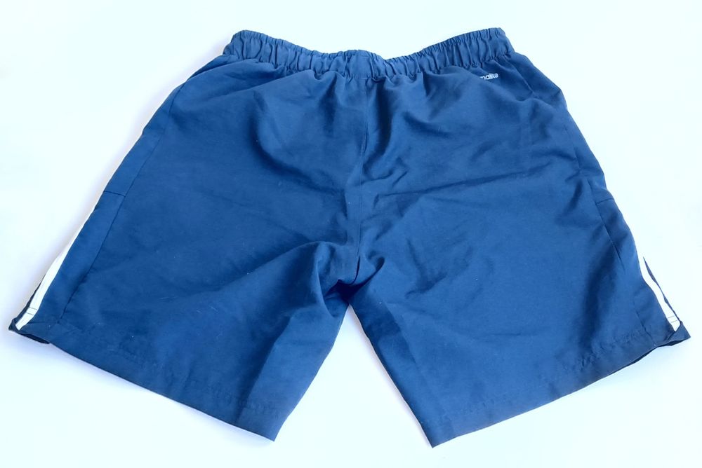 Чоловічі шорти Adidas, розмір М. Оригінал.