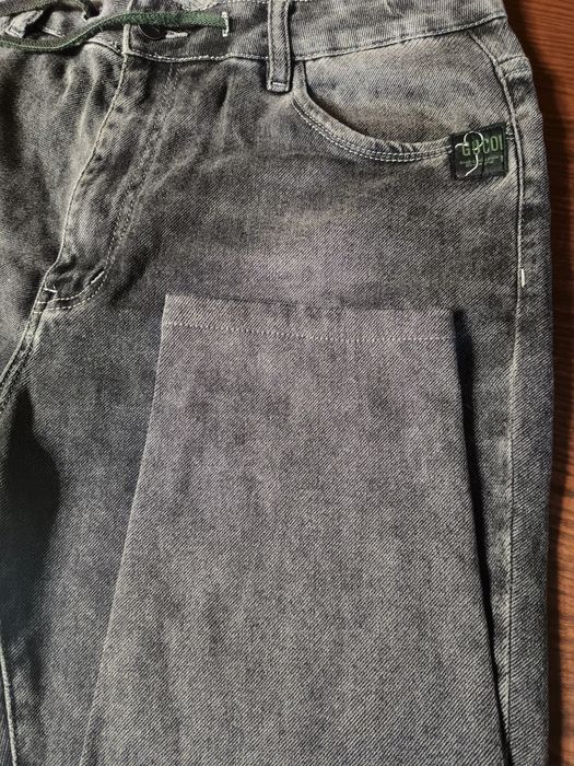 Джинсы мужские, Мом, серого цвета с потертостями!!!