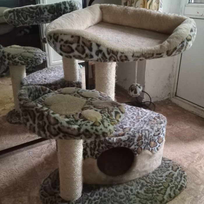 Домик ля кота с когтеточкой.