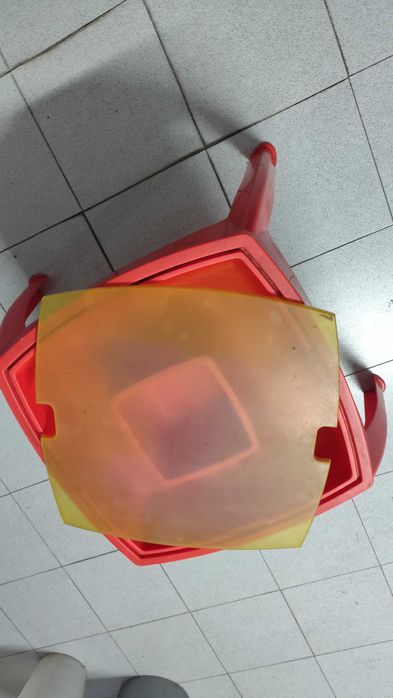 Mesa de Brincar com espaço de arrumação