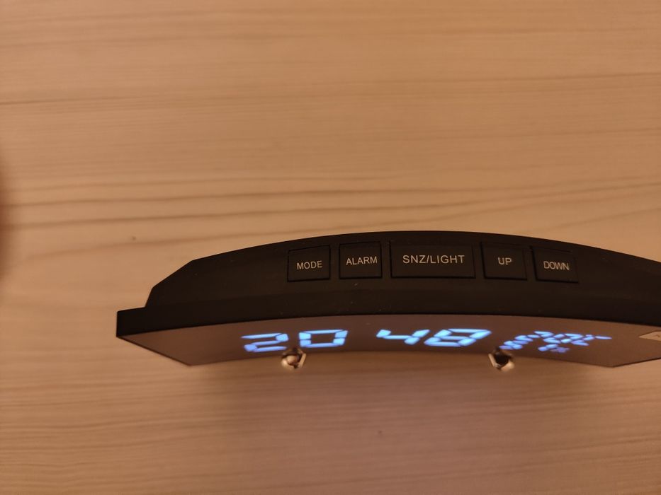 Часы настольные электронные