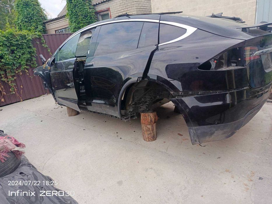 Tesla x 2020 четверть левая