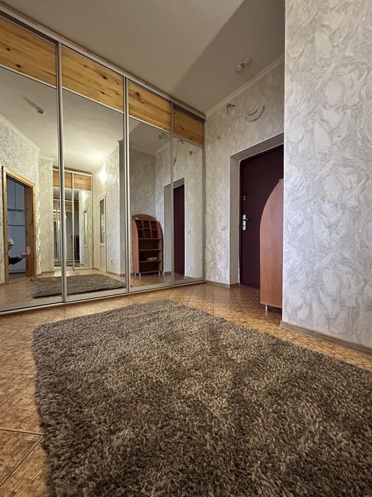 Здається тепла однокімнатна квартира ! метро Чернігівська!