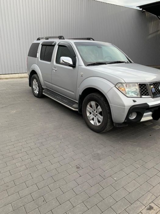 NISSAN Pathfinder 4.0 V-6 2007 р. 7 місць