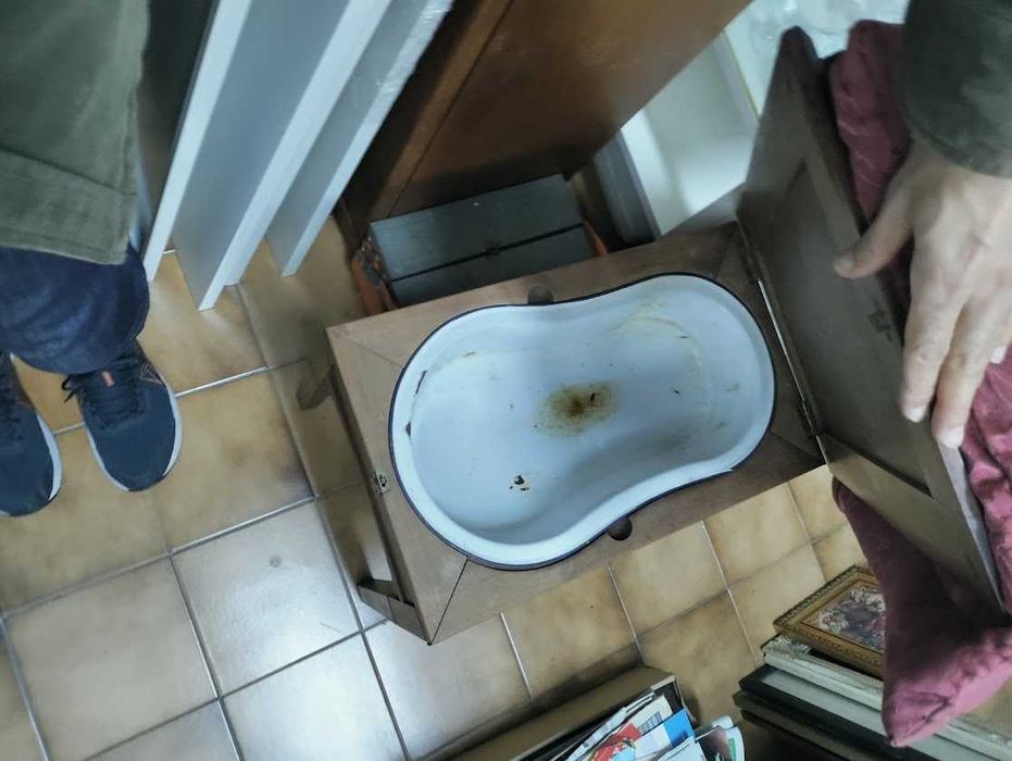 Banqueta Antiga com Segredo