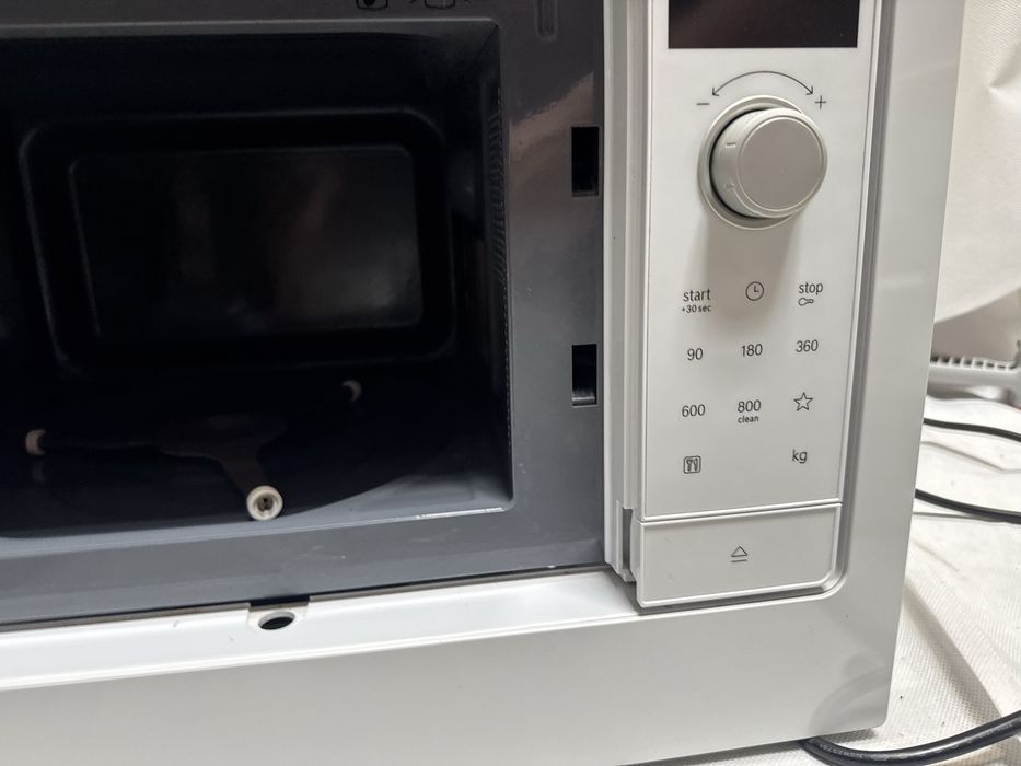 Kuchenka mikrofalowa Bosch BFL523MW3 Biala