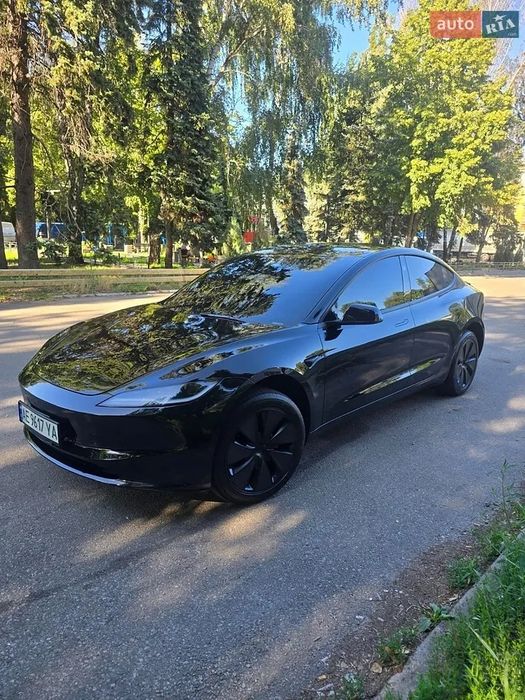 Tesla Model 3 2024