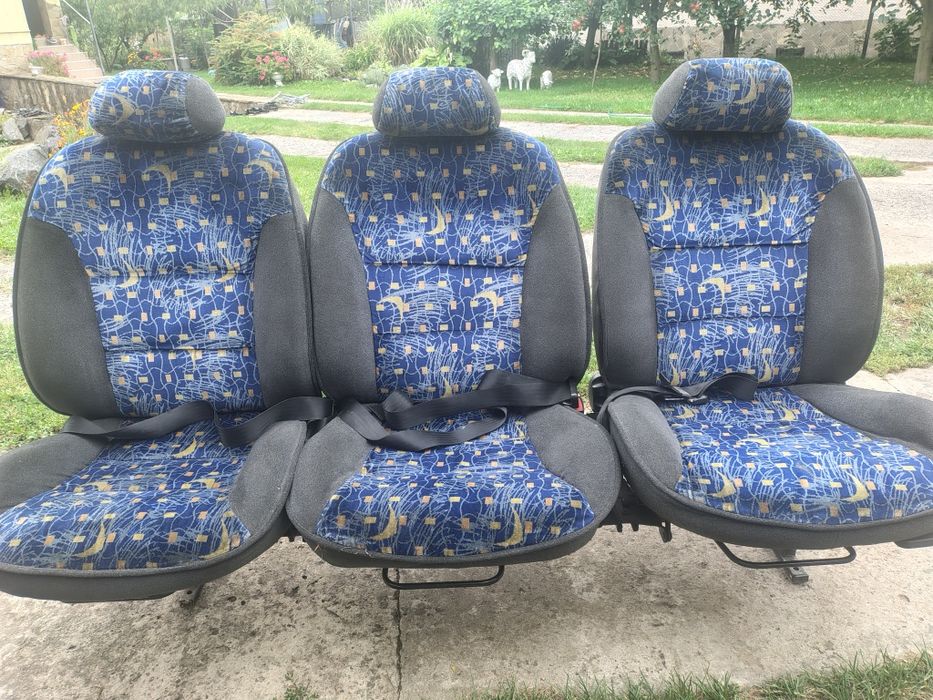 Продам потрійні сидіння