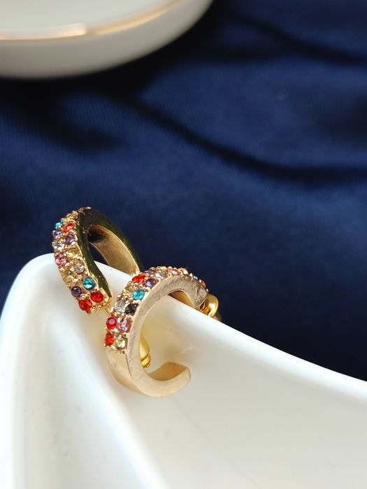 Nowe małe kolczyki z cyrkoniami kolorowe sztyfty wkrętki