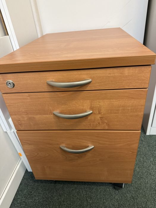 Kontenerek biurowy na kółkach z szufladami oddam za darmo