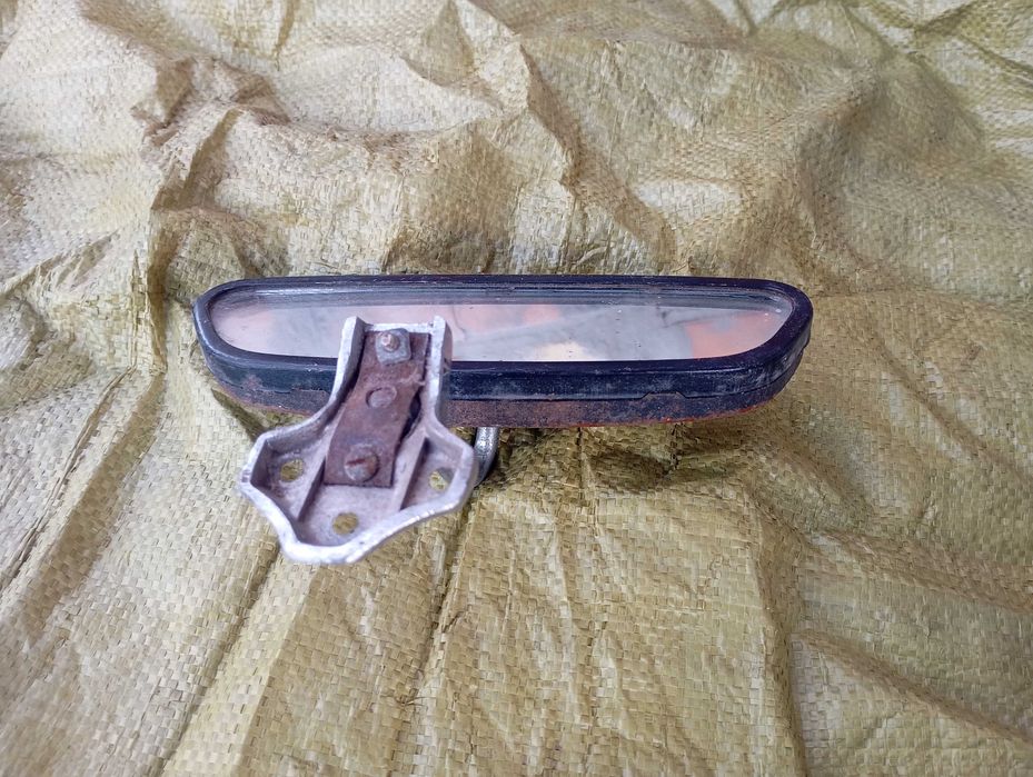 Зеркало заднего вида