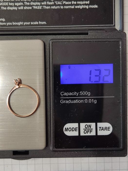 Золоте колечко, з діамантом, 585 проба.