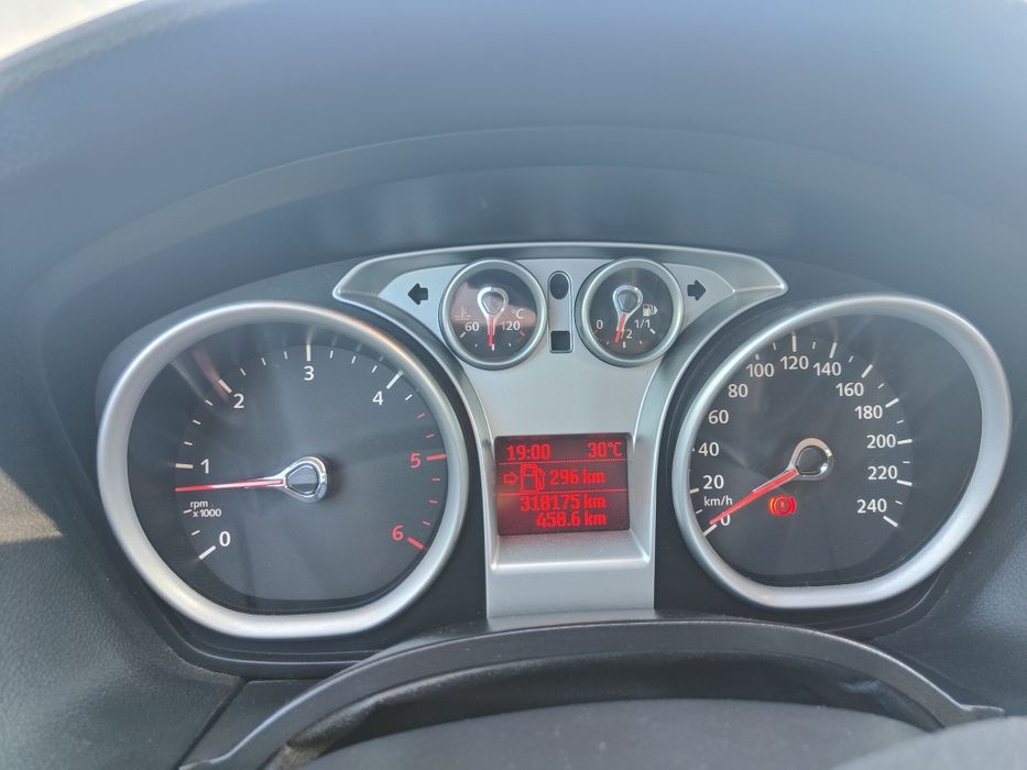 Ford Focus Titanium 1.6 TDCI 90cv C/ NOVA