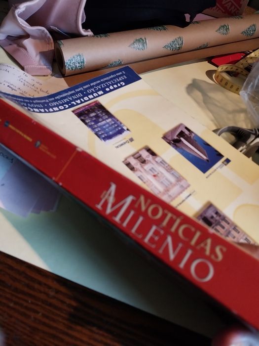 Revista com 1000 páginas,com notícias do milenio