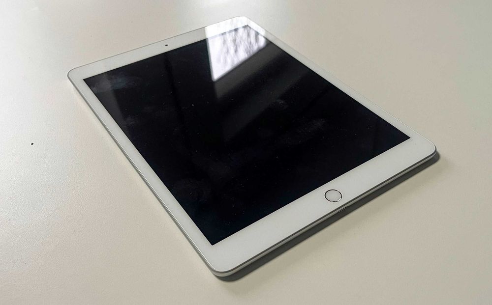 iPad 8 generacji 32GB Wi-Fi srebrny – stan bardzo dobry