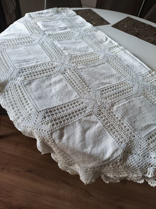 Toalha de Mesa Grande em Linho e Croché Manual (1,50m x 2,80m) — Impecável
