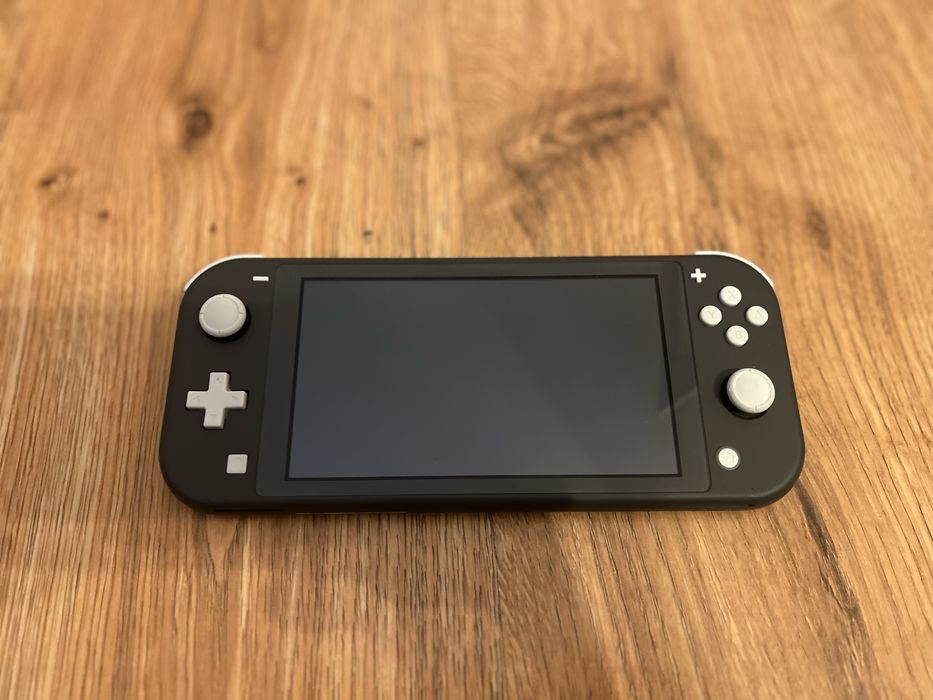 Nintendo Switch Lite +fifa 24