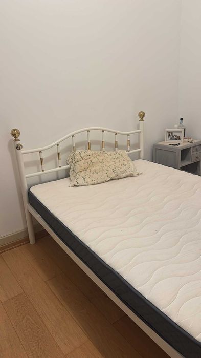 Cama de ferro com colchão