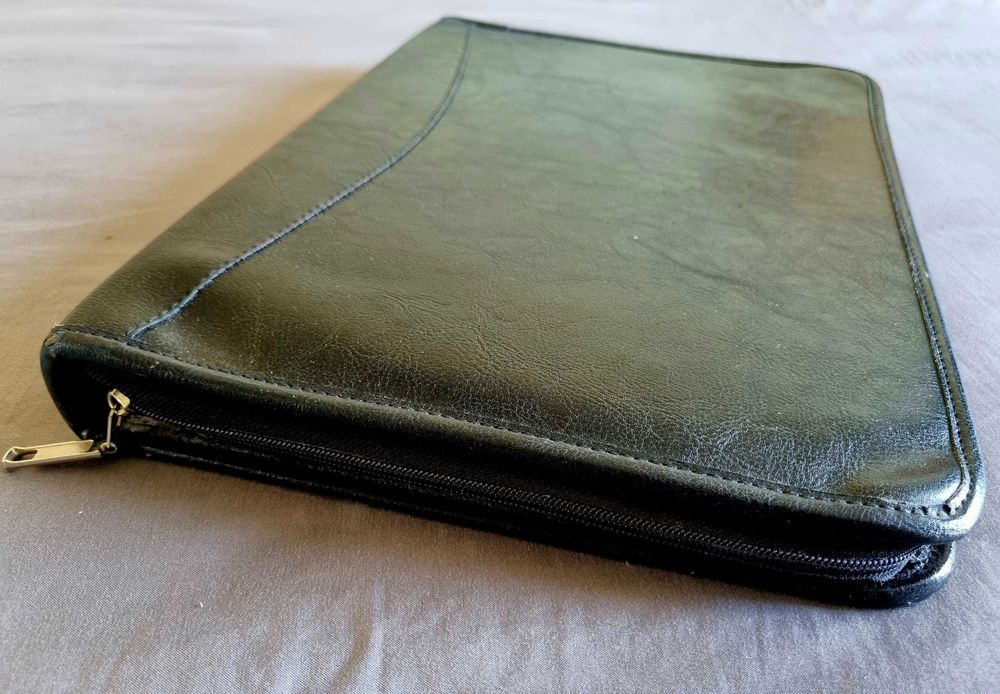 Biznesowa aktówka na dokumenty i inne :)