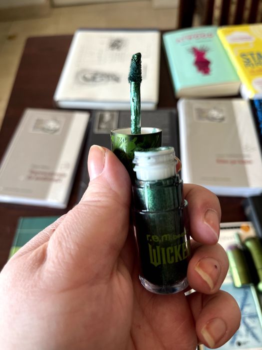 r.e.m. beauty Wicked Elphaba Makeup Set