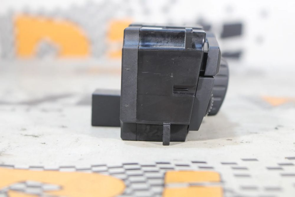 Botão / interruptor de luzes BMW 5 (E60)