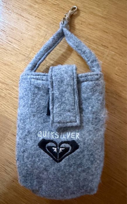 Сірий фетровий чохол для телефону  Quiksilver.