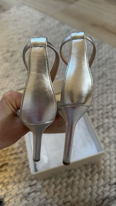 Босоніжки срібло р.38