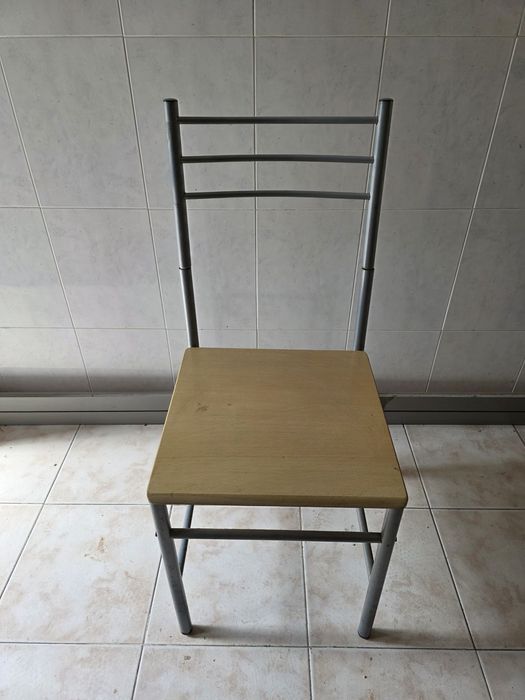 Mesa e 3 cadeiras