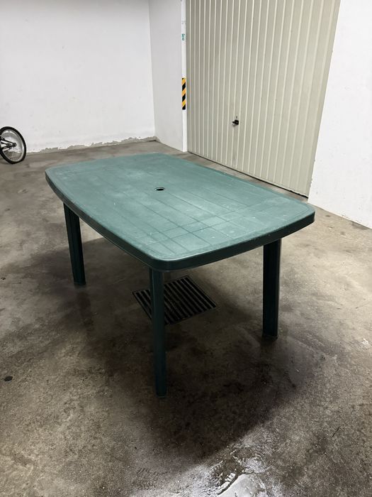 Mesa de plástico verde para exterior 135x85x72 cm