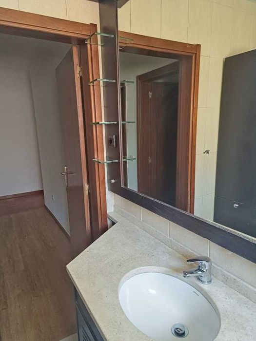 Alugo Apartamento T2 com garagem