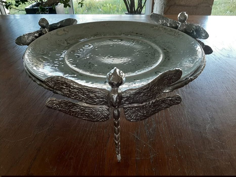 Centro de mesa feito em vidro e aço