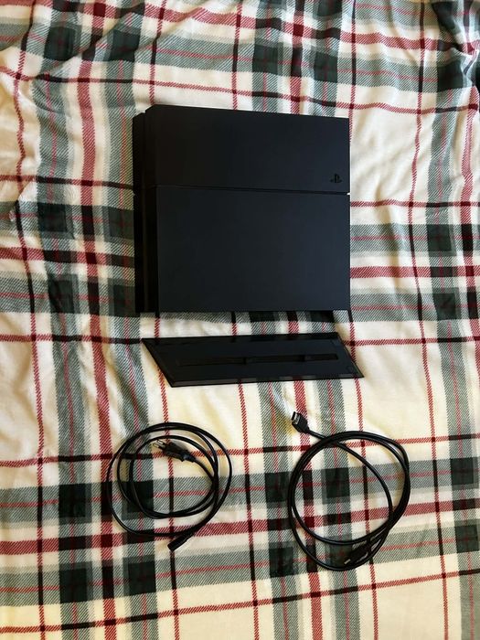 Sprzedam ps4 uzywana ale wpelni sprawna