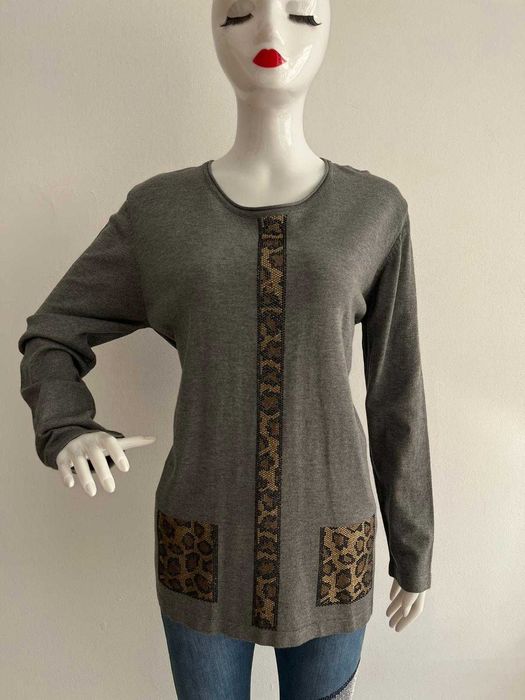 Sweterek damski szary.