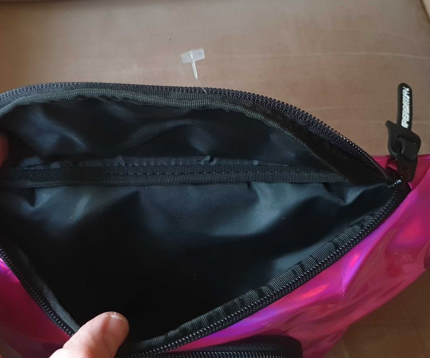 Oryginalna nerka SuperDry Nowa