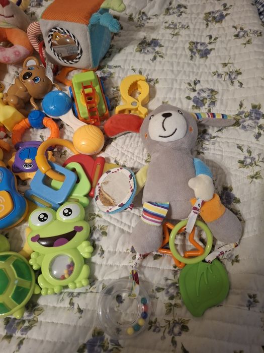 Іграшки для найменших 0+ лотом