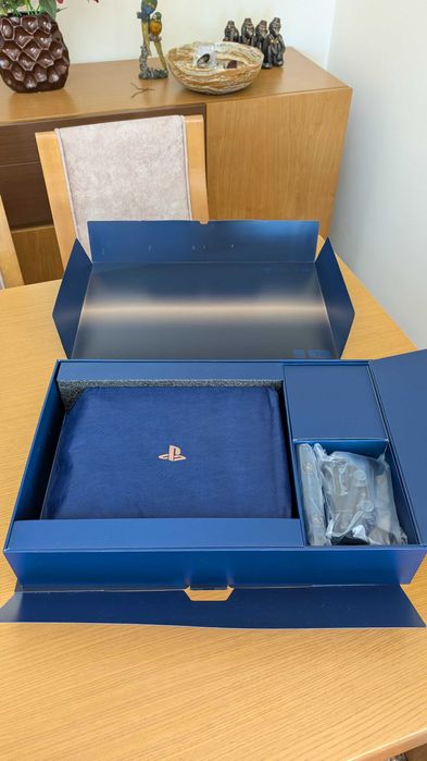 Consola PS4 Pro 4TB - 500 Million Limited Edition Versao 8.03