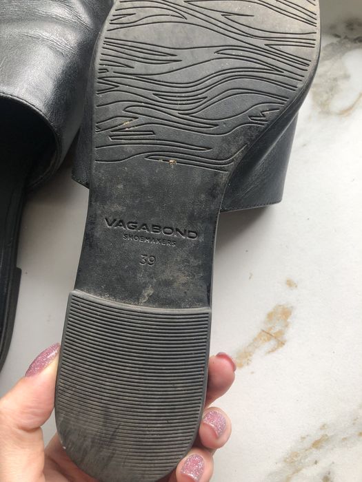 Продам закриті шльопанці