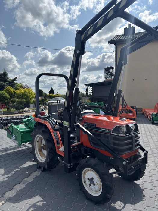 Mini Traktor Kubota B 72.  17km 4x4 z ładowaczem tur.Wspomaganie