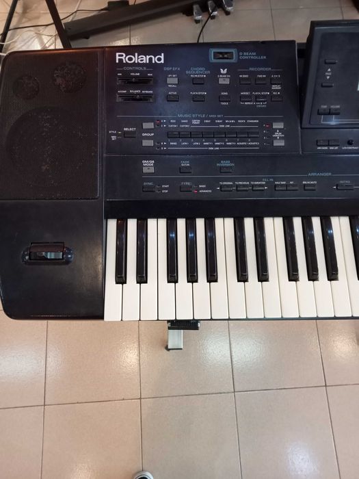 Teclado "ROLAND" EM 2000