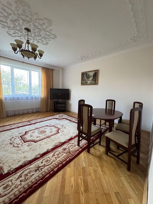 Оренда будинку з паркомісцем