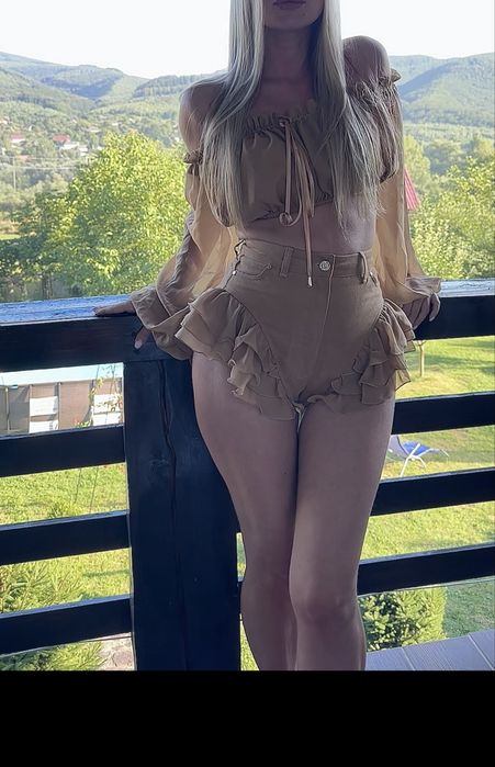 Костюм lior неймовірно красивий шорти та блузка