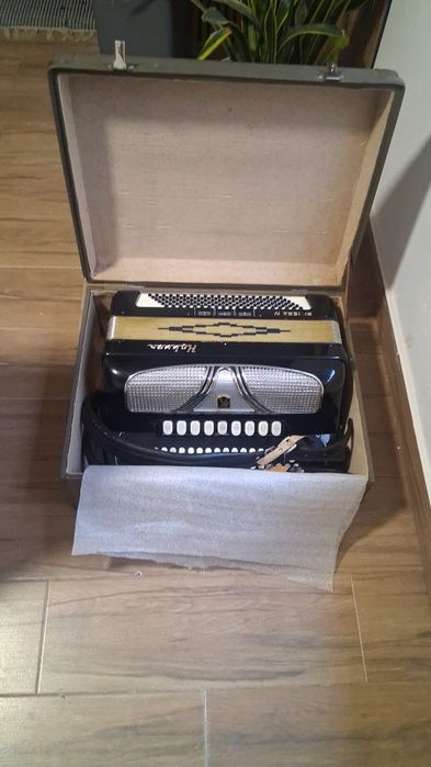 Concertina com muito pouco uso