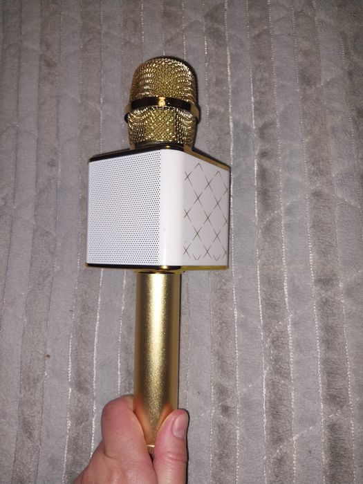 Бездротовий караоки мікрофон