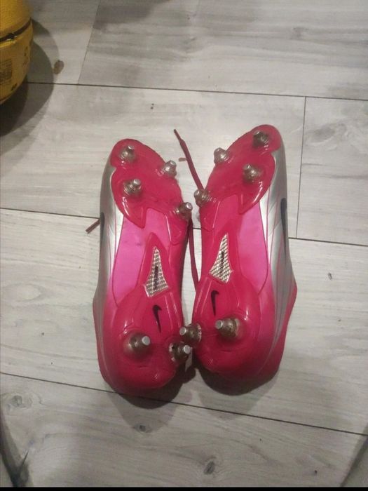 Sprzedam korki Nike mercurial wkręty rozmiar 44!!