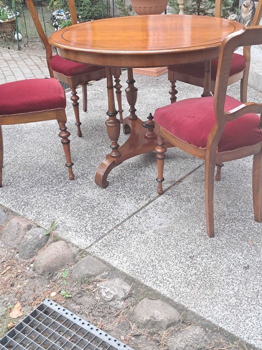sprzedam stol i 4 krzesla eklektyczne