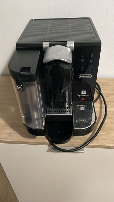 Máquina de Café Nespresso by DeLonghi Lattissima One