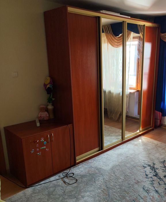 Шкаф-купе в гарному стані